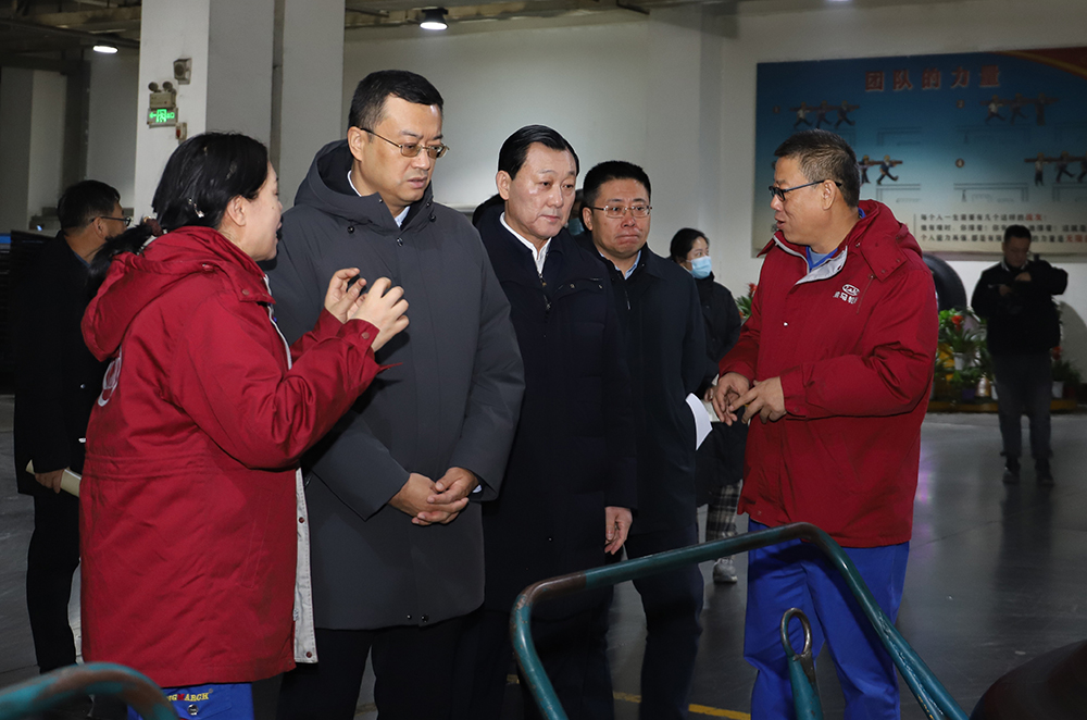 副省長(zhǎng)參觀工廠2.jpg